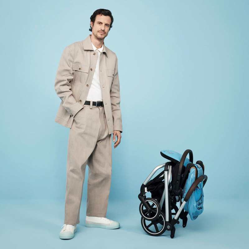 Poussette compacte Eezy S Twist + 2 Moon Black châssis silver Cybex