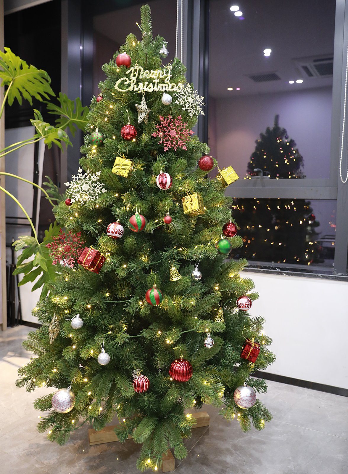 TAB Künstlicher Weihnachtsbaum PE Tannenbaum mit Holzständer Weihnachtsbaum Christbaum, Höhe 180 cm, Mit 1000 PE+PVC Spitzen, 400 warme LED-Lichter und 8 Lichtmodi