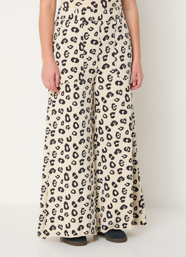 10DAYS High waist wide fit sweatpants made of organic cotton with leopard print