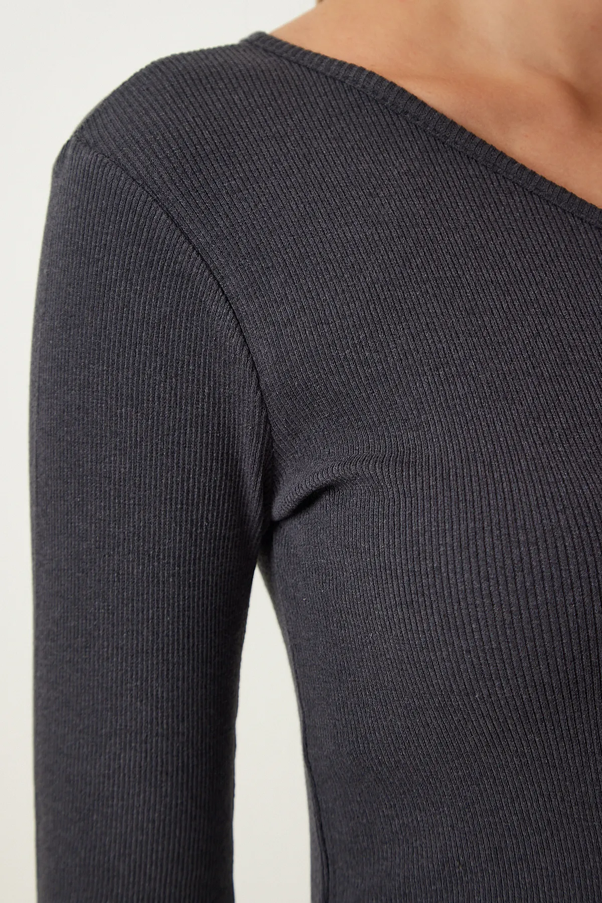 Happiness İstanbul  Anthrazitfarbene, schulterfreie, schnurgebundene Strickbluse für Damen TG00011