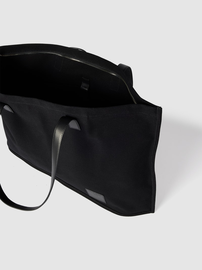 Shopper aus Baumwolle mit Label-Patch in schwarz