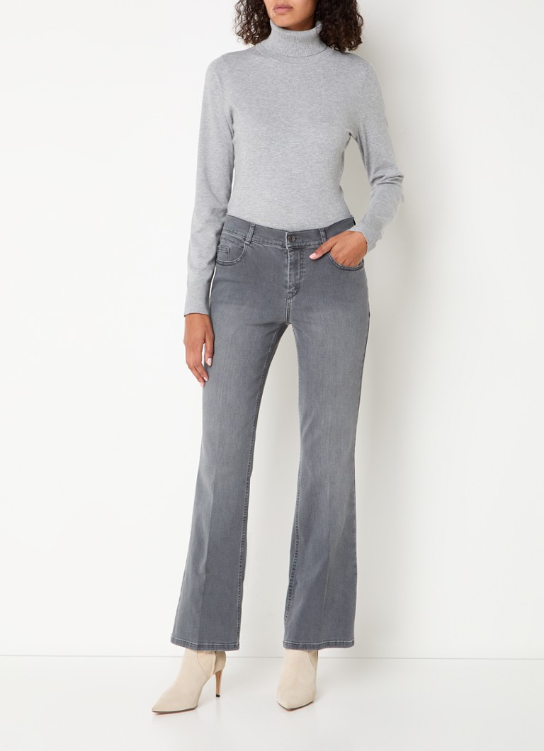 Jeansy typu bootcut z wysokim stanem marki Jean Gardeur Zuri, wykonane z mieszanki lyocellu i spranego materiału.
