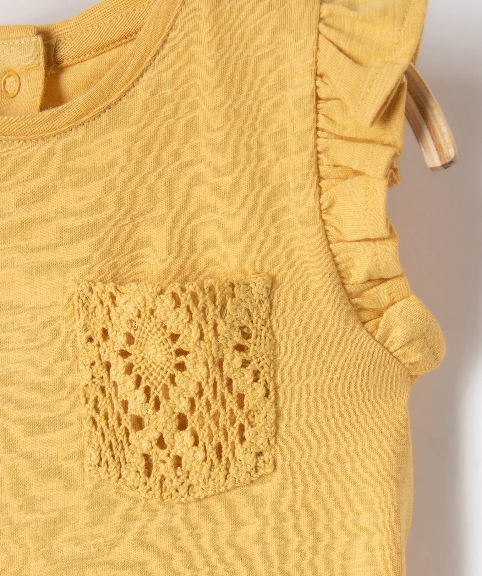 Tee-shirt bébé fille sans manches à volant et poche en cr... jaune | GEMO