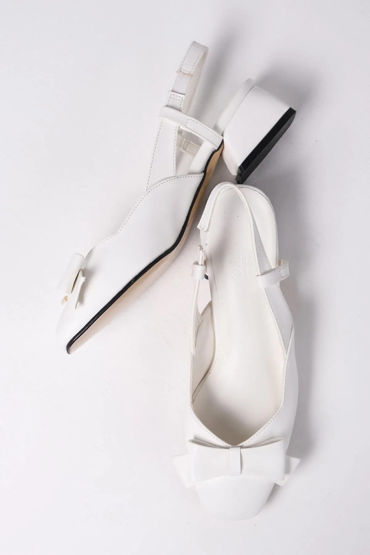 Mio Gusto  Billie Weiße Damen-Schuhe mit niedrigem Absatz und offenem Rücken und Schleife