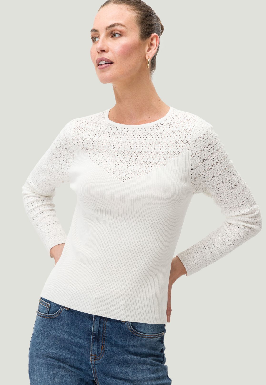 Pullover mit Lochmuster