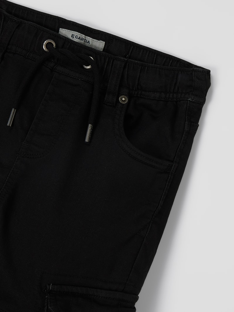 Cargohose mit elastischem Bund in schwarz