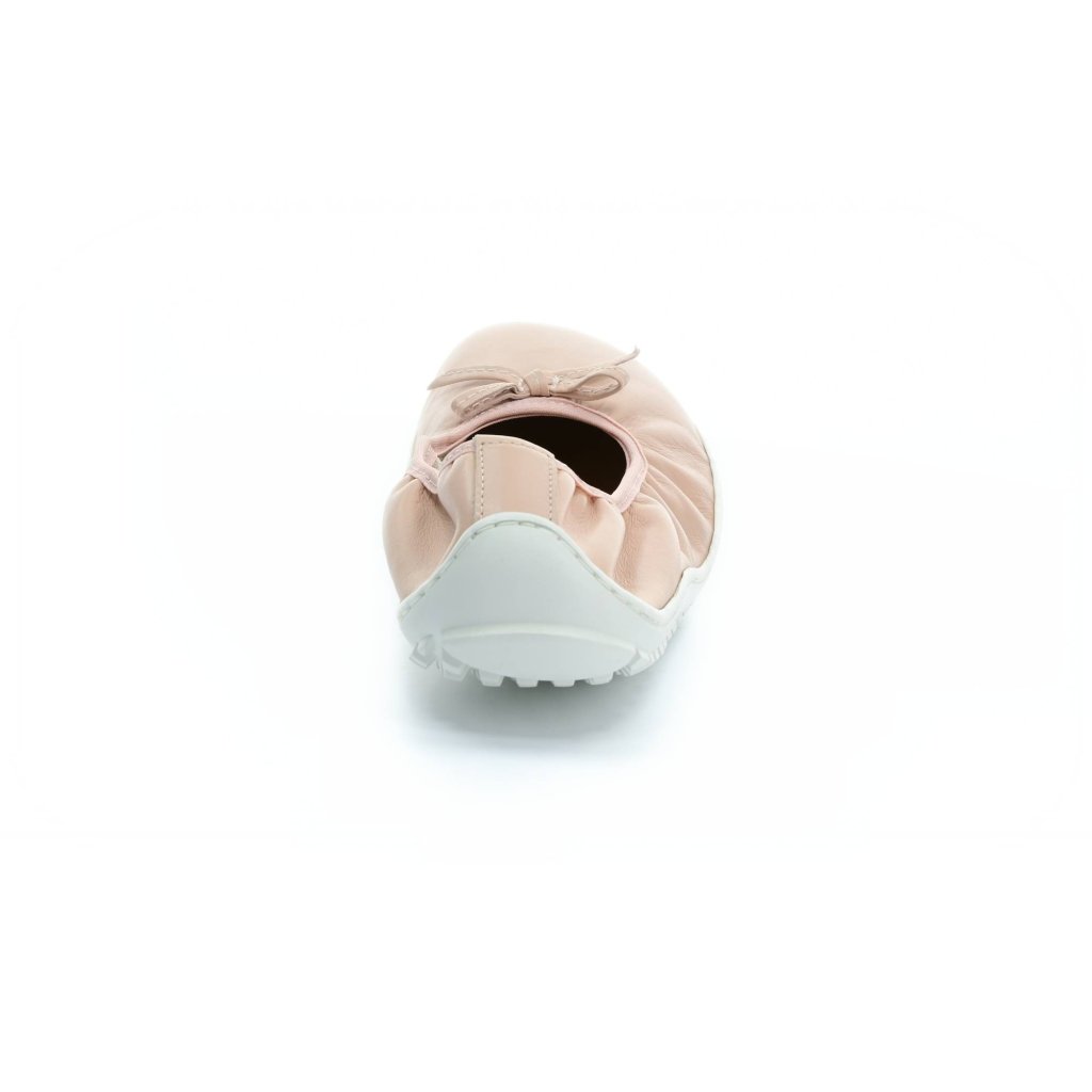 Zaqq Suqar Nude Barfußballerinas
