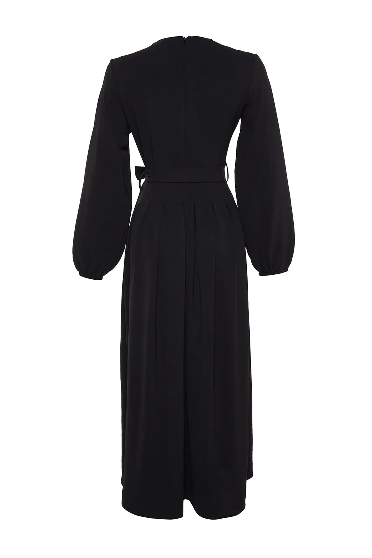 Trendyol Modest  Schwarzes, plissiertes Aerobin-Gewebekleid mit Gürtel TCTAW24EB00043