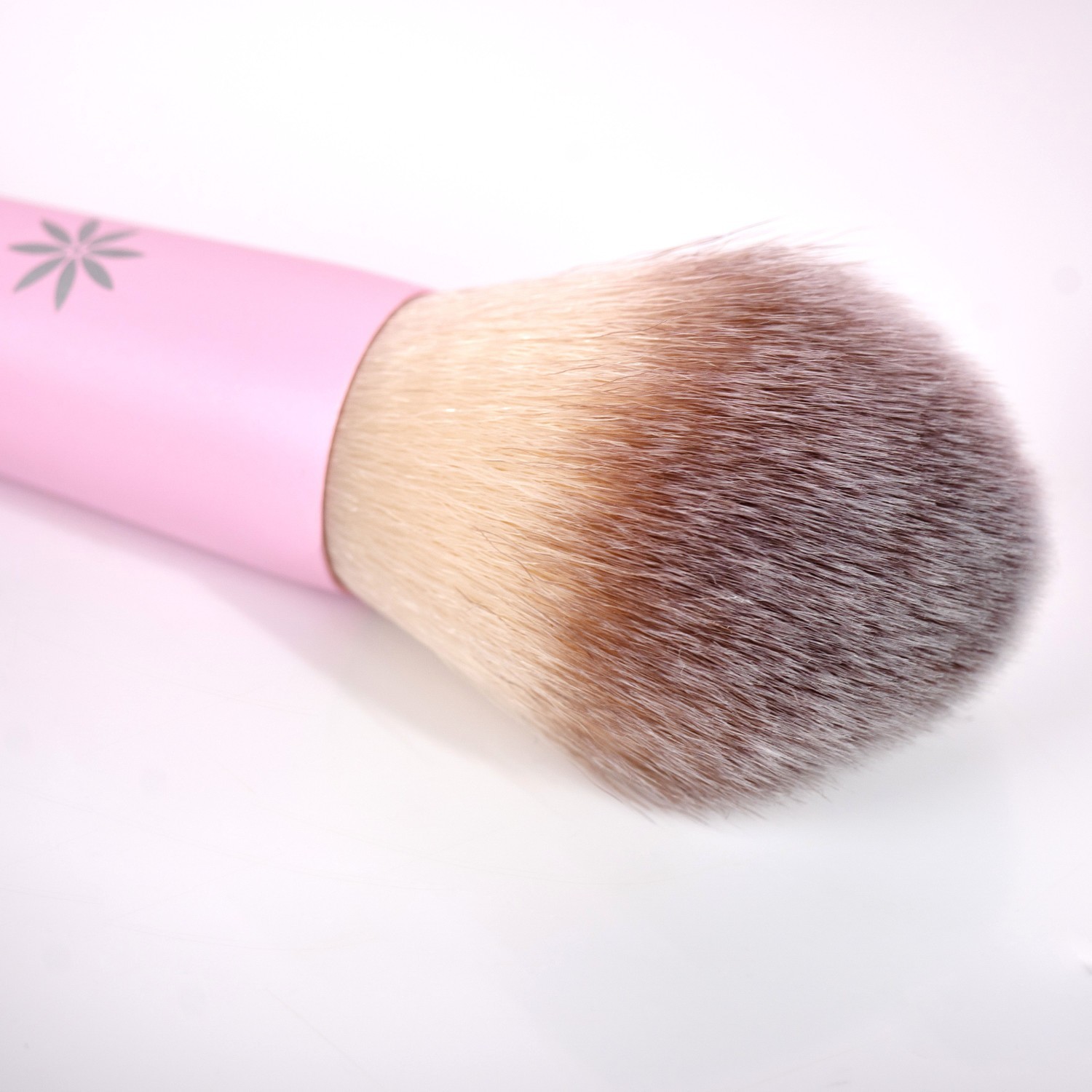 Brushworks HD Powder Brush, Pink