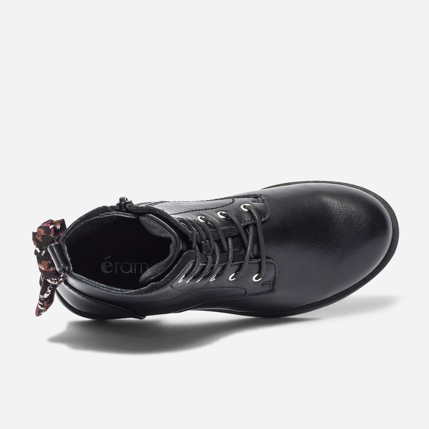 Bottine noire avec nœud