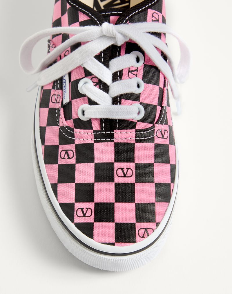 Tênis de cano baixo Valentino Garavani e Vans em tecido com estampa xadrez VLogo