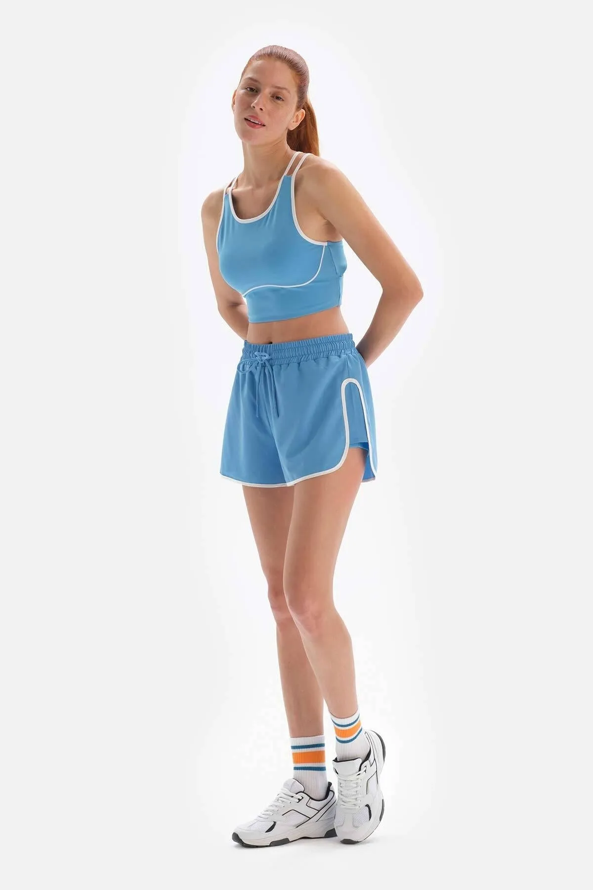 Dagi  Hellblaue Damen Shorts mit Paspelierung