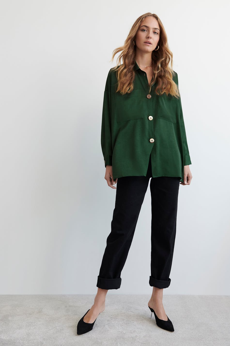 Sivi gold button shirt