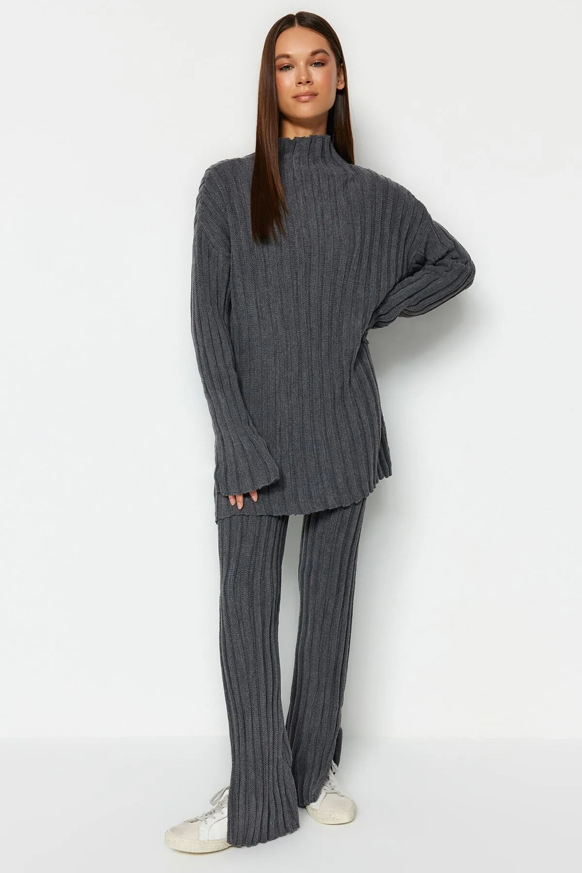 Trendyol Collection  Anthrazitfarbenes Strickoberteil- und Unterteil-Set TWOAW24AU00134