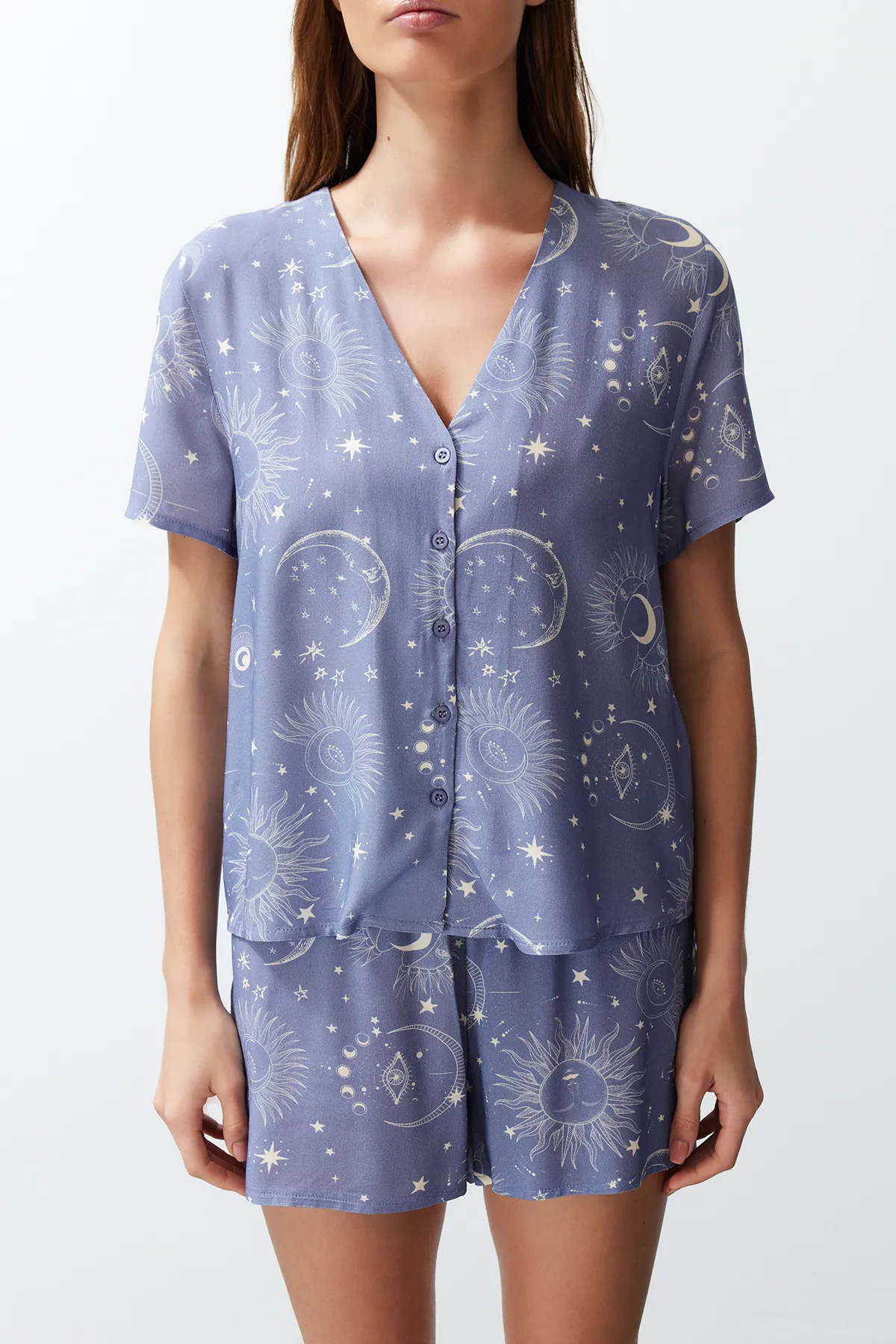 Trendyol Collection  Pyjama-Set aus Viskosegewebe mit blauem Galaxie-Muster für Damen THMSS24PT00135