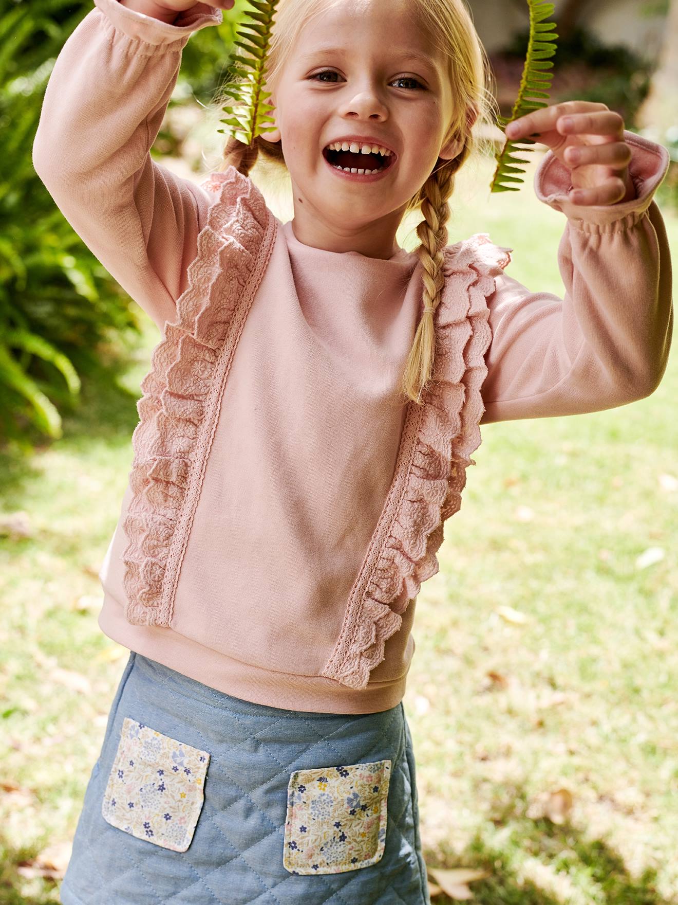 Sweat à volants brodés fleurs fille rose poudré