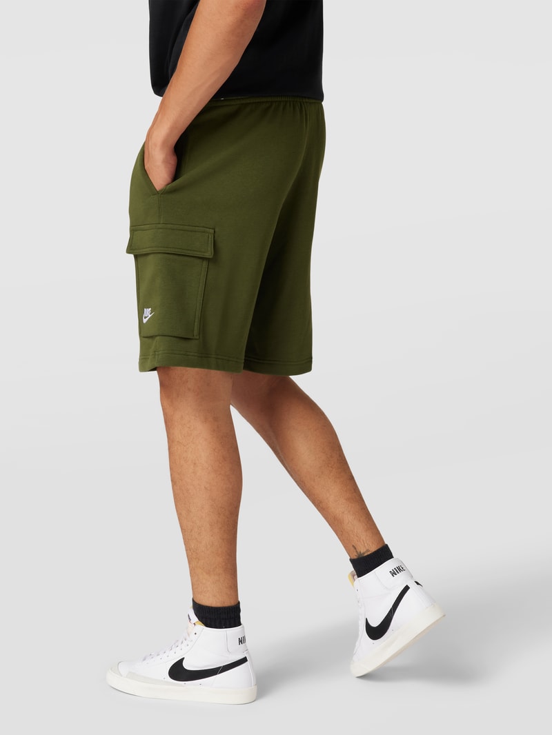 Sweatshorts mit Label-Stitching in olivgrün