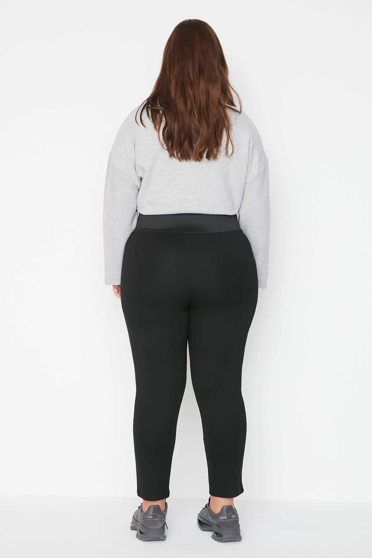 Trendyol Curve  Schwarze Skinny-Strickhose mit elastischem Bund TBBAW23AR00023