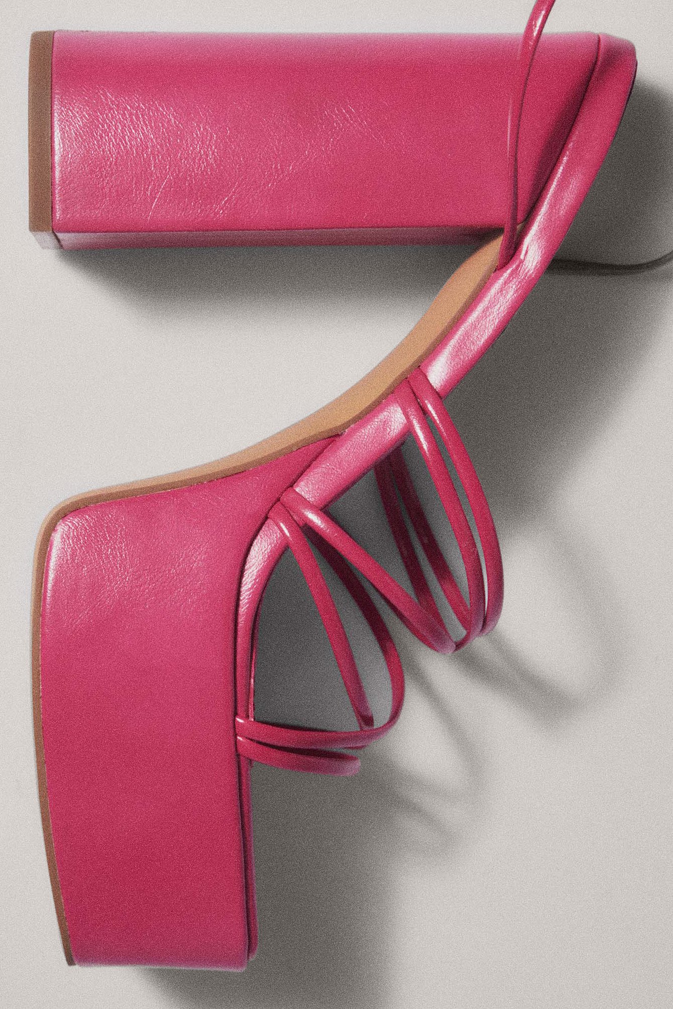 Plateau-Schuhe mit Riemchen