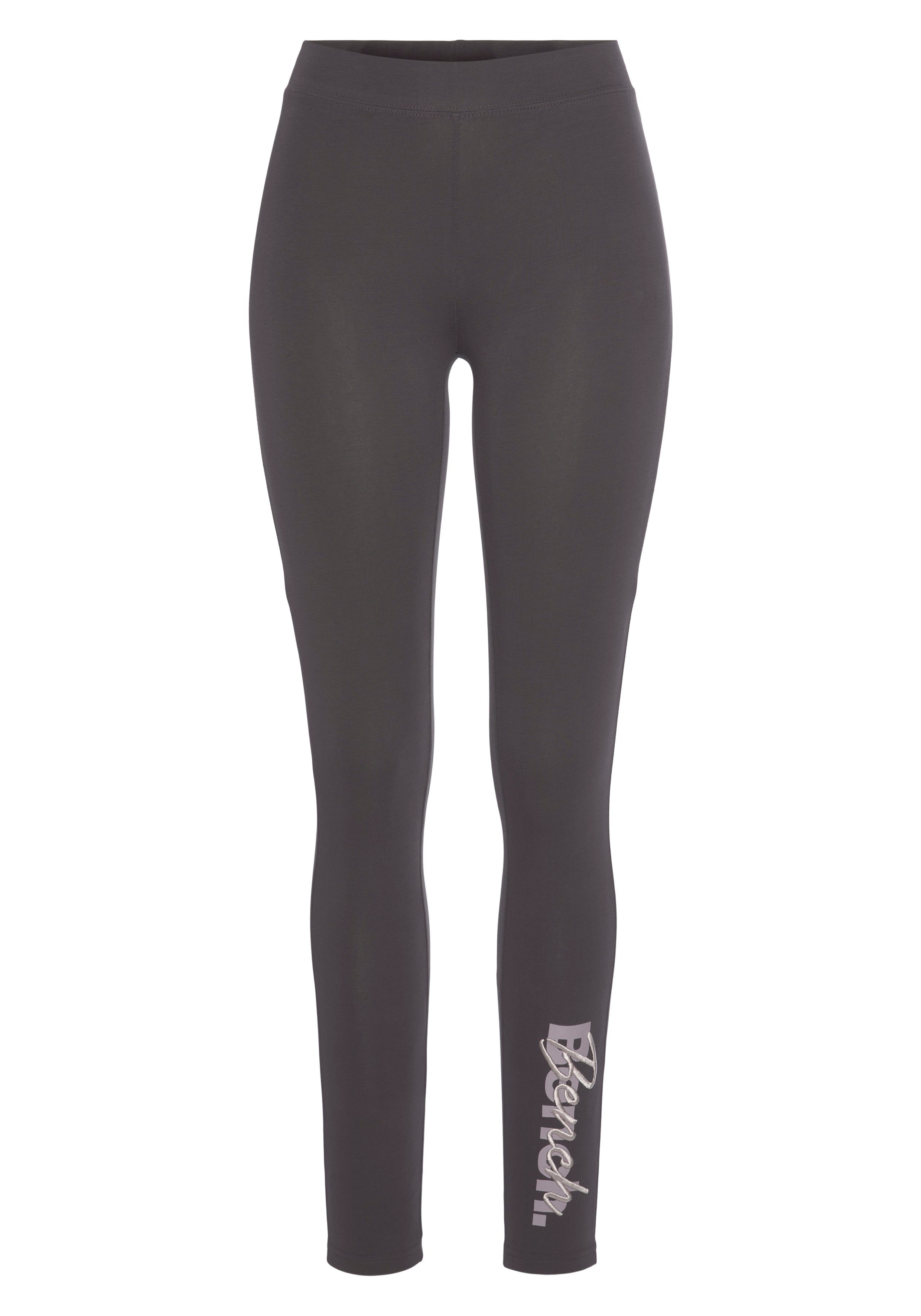 Bench. Loungewear Leggings mit Stickerei und Druck