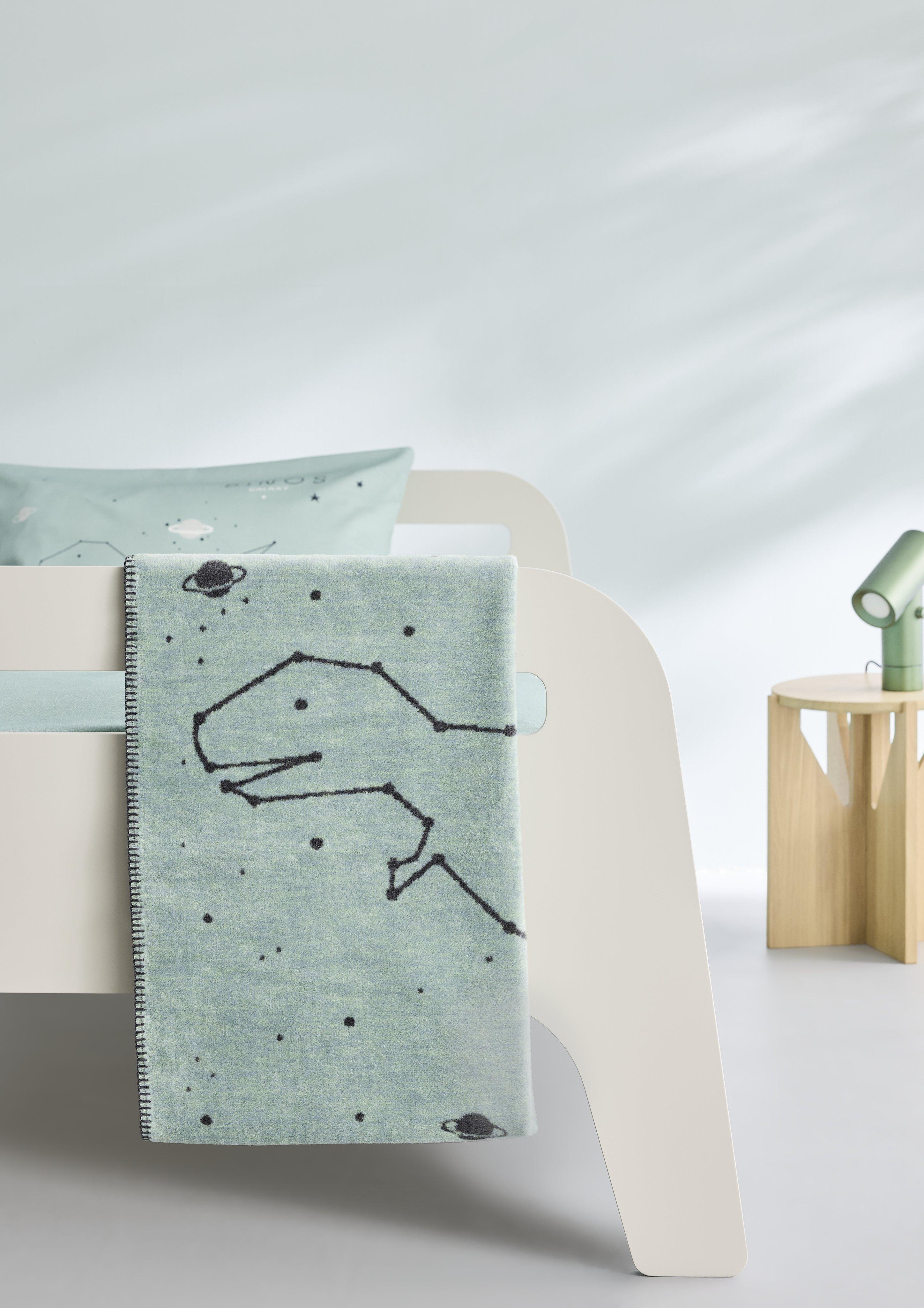 Leichte Decke mit Dinomuster  6008146-700
