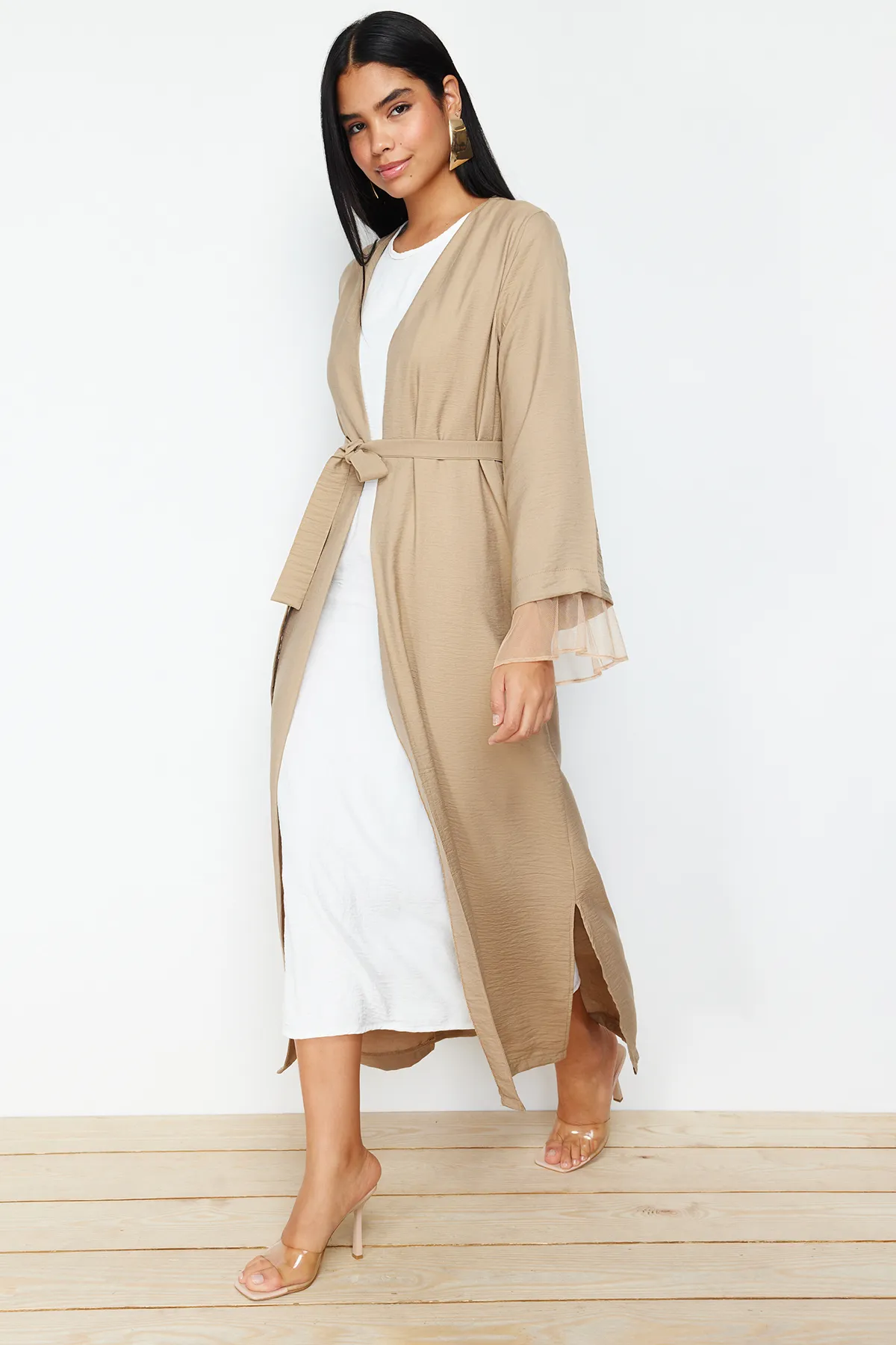 Trendyol Modest  Gewebte Kappe mit Gürtel und Tülldetail in Nerzfarbe, Ferace und Abaya TCTSS24KF00010