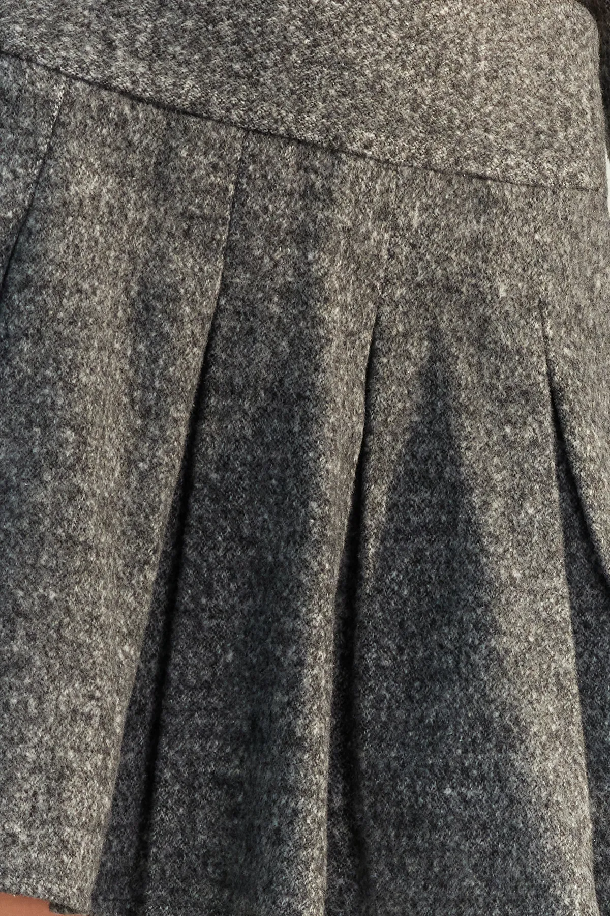 Trendyol Collection  Grauer Mini-Webrock mit Falten in Premiumqualität TWOAW24ET00259
