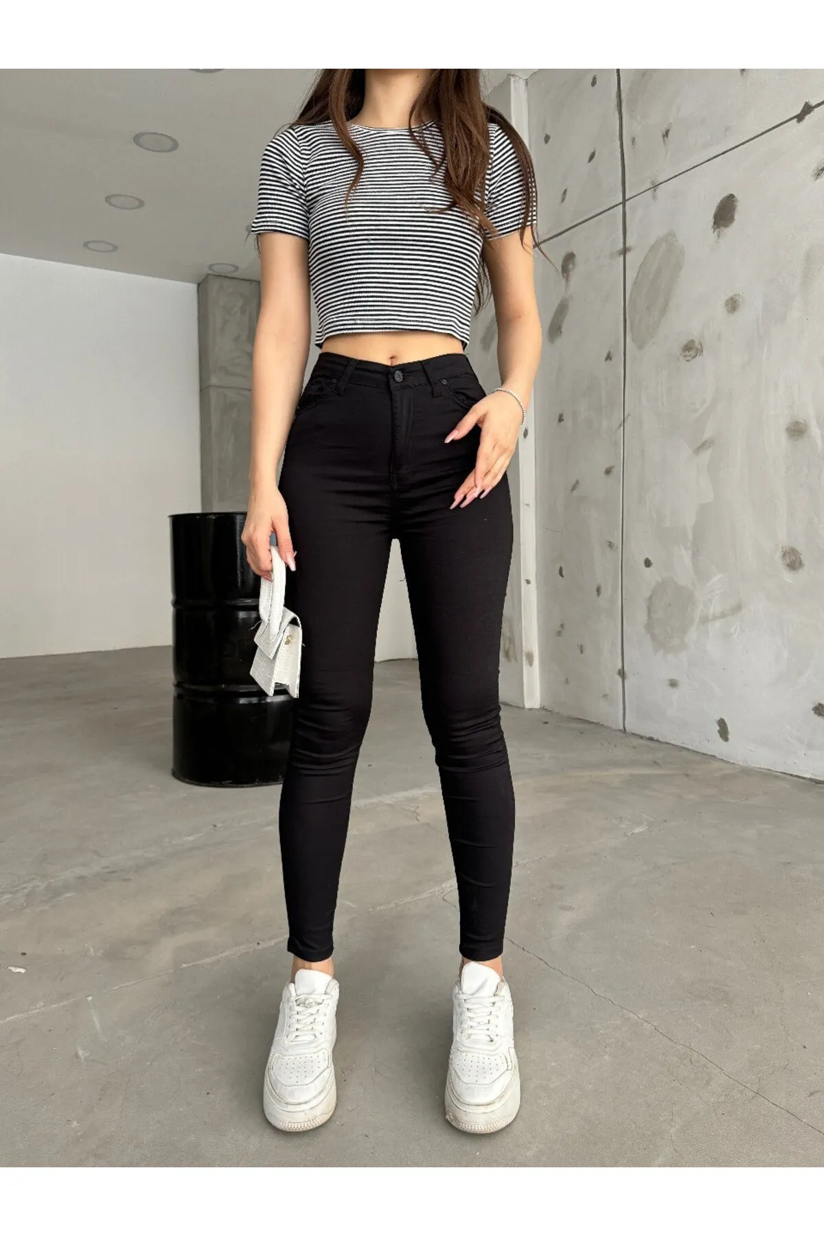BİKELİFE  Schwarze, knöchellange, schmale Lycra-Hose mit hoher Taille und schmalem Bein für Damen