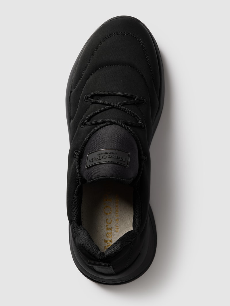 Sneaker mit Ziernähten in schwarz