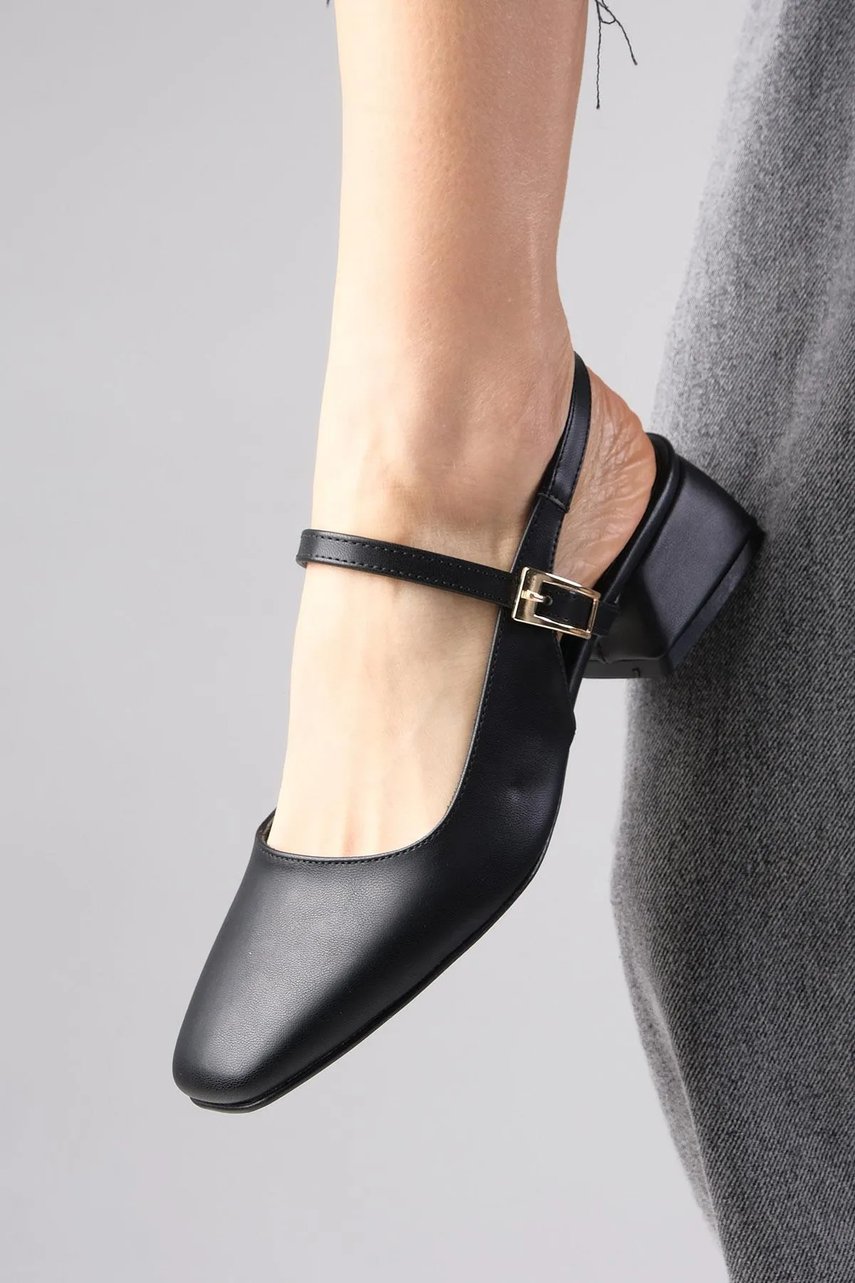 Mio Gusto  Ella Damen-Schuhe mit niedrigem Absatz und offenem Rücken in Schwarz
