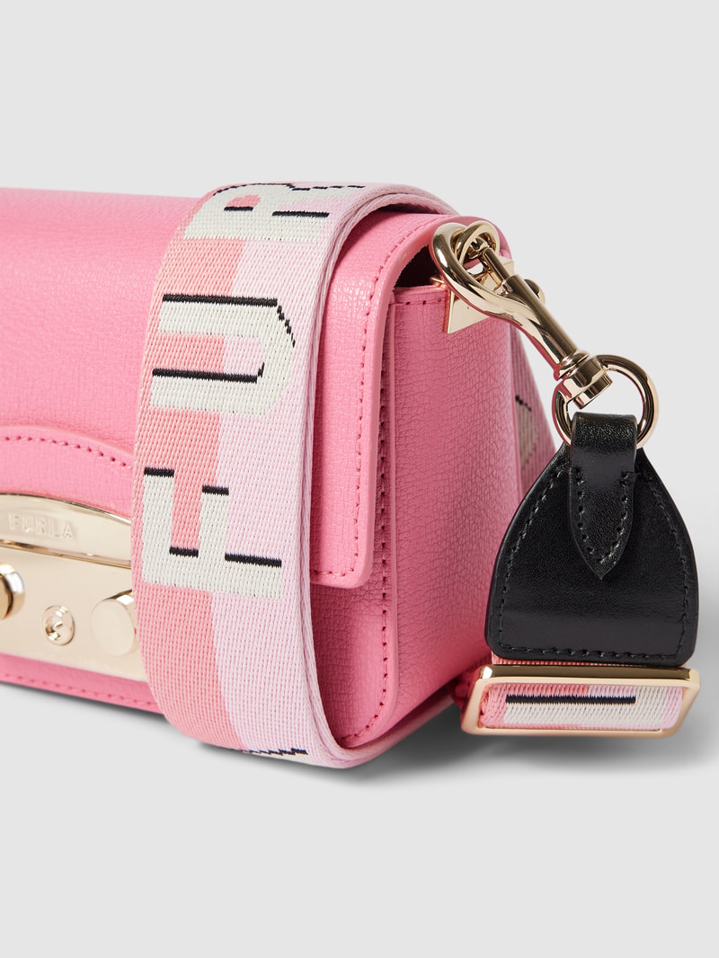 Umhängetasche mit Label-Detail Modell 'METROPOLIS' in pink
