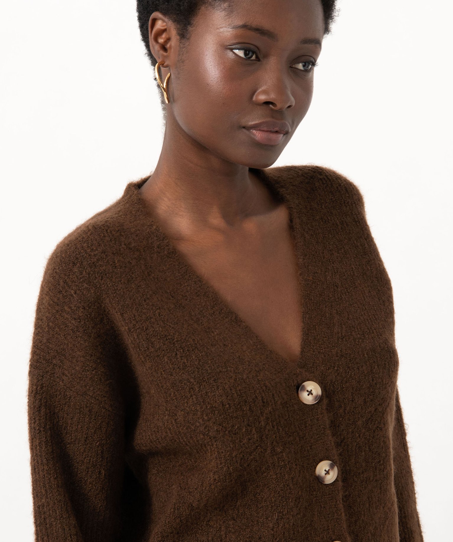 Gilet à col V en maille douillette avec gros boutons femme marron | GEMO