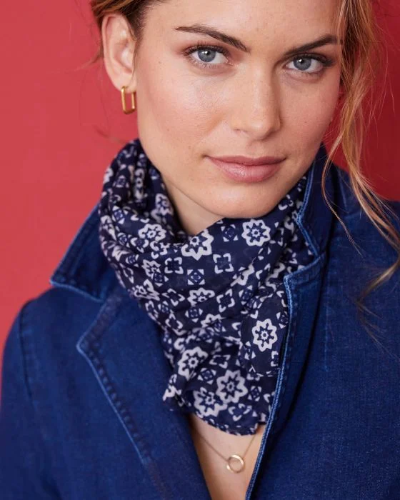 Foulard voile imprimé petites fleurs mosaïques