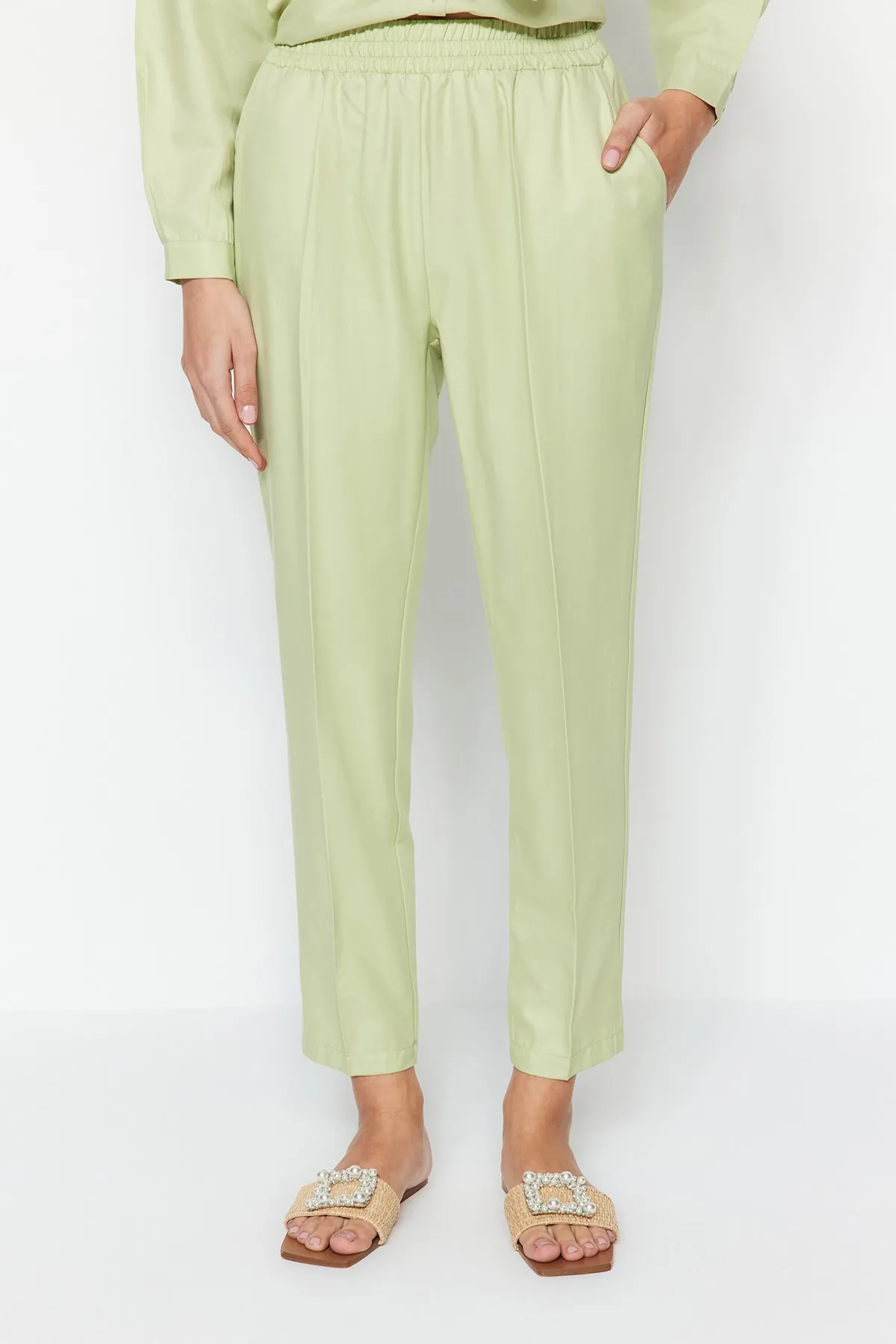 Trendyol Modest  Grünes gewebtes Hemd-Hosen-Set mit Taillenschnürung TCTSS23US00088