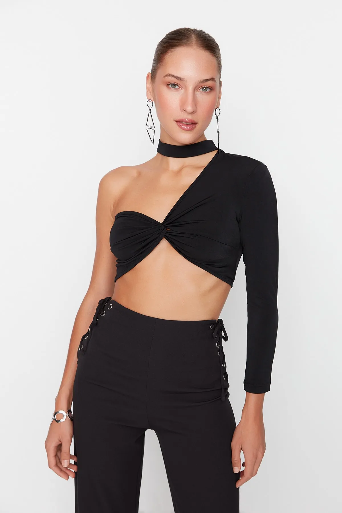 Trendyol Collection  Schwarzes, bauchfreies Strick-Bustier TPRAW23BS00054