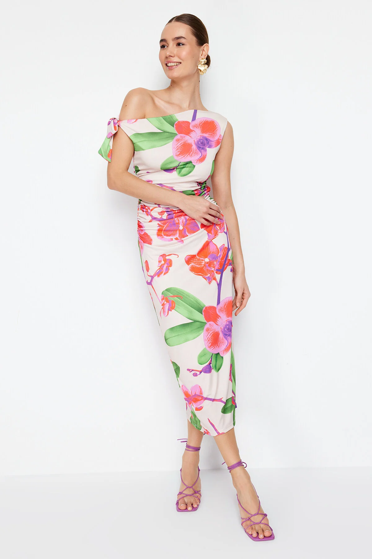 Trendyol Collection  Limited Edition – Mehrfarbiges, dehnbares Maxi-Bleistiftkleid aus Strick mit Blumenmuster TWOSS24EL00563