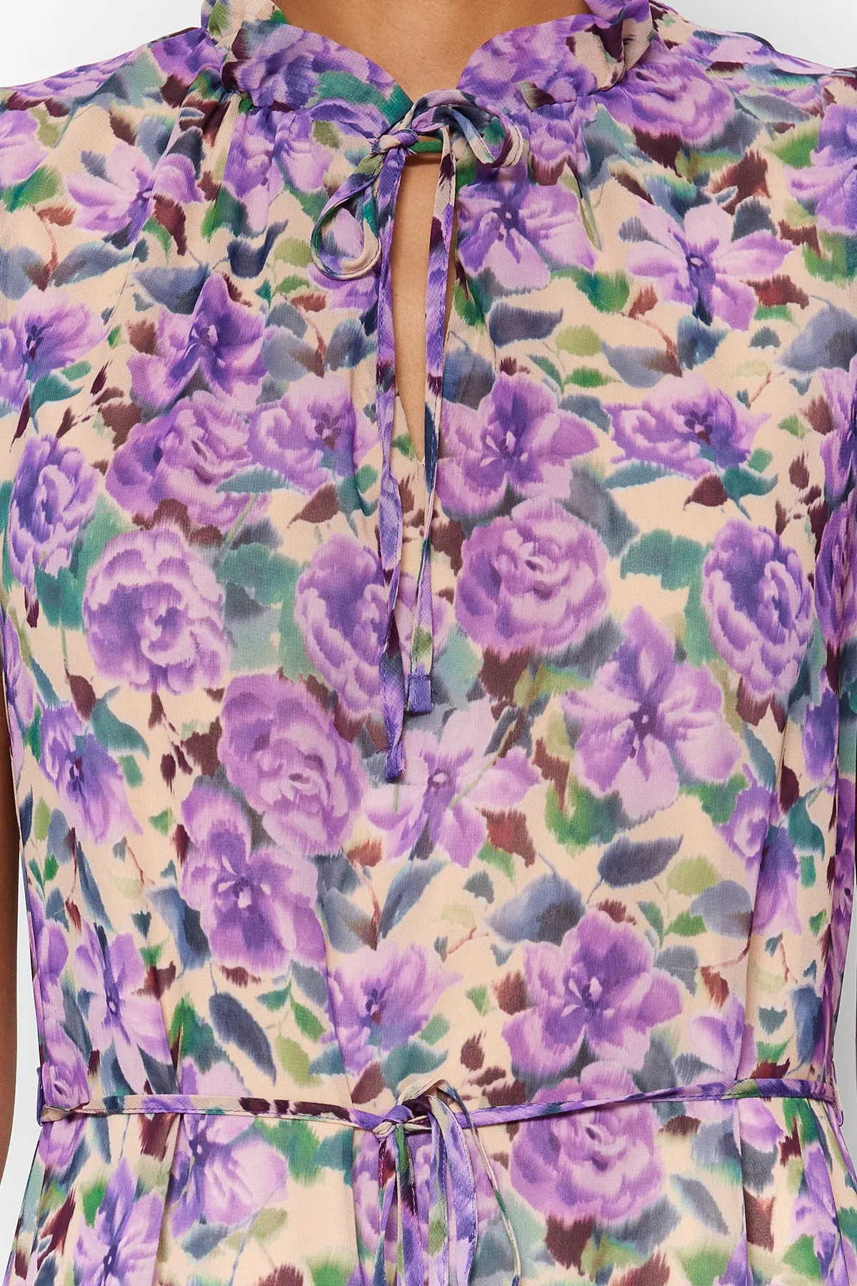 Trendyol Collection  Mehrfarbig gemustertes Midi-Gewebekleid in A-Linie/Glockenform TWOSS23EL01840