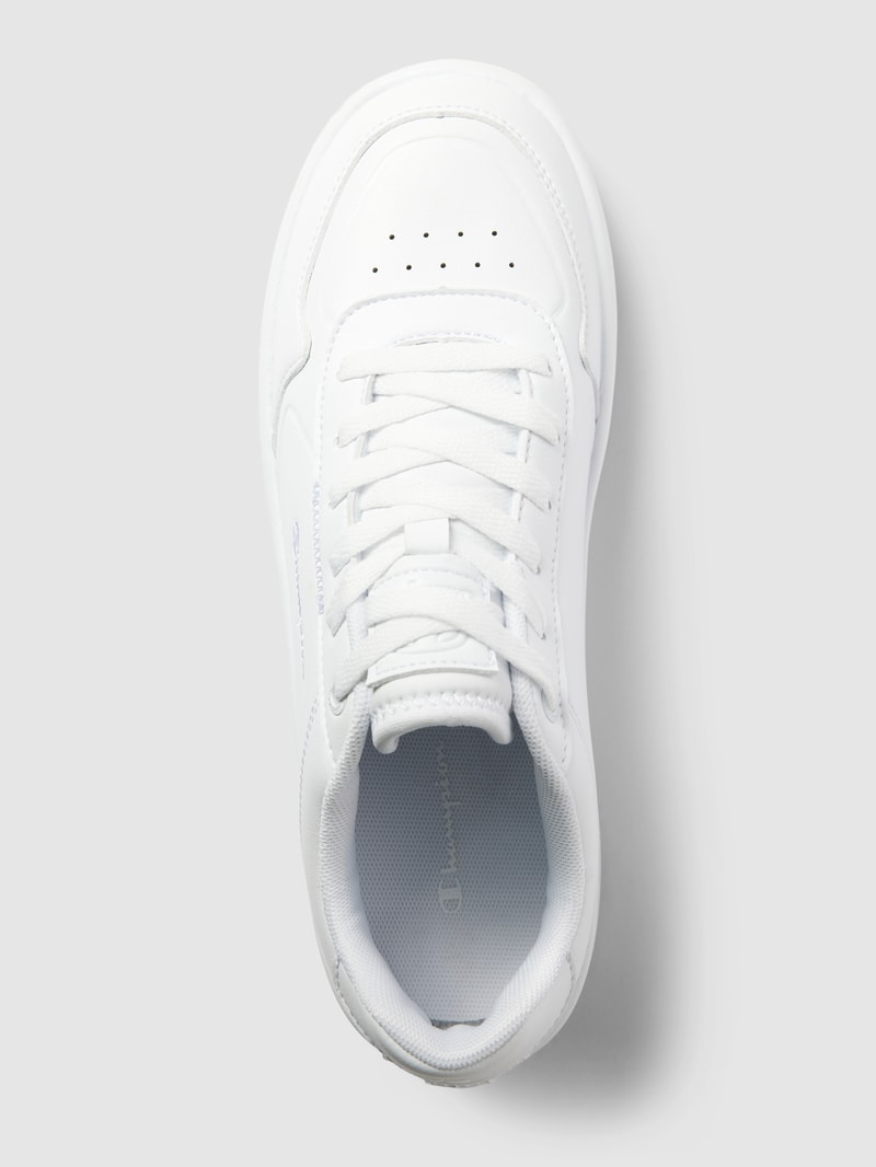 Sneaker mit Label-Detail in weiß