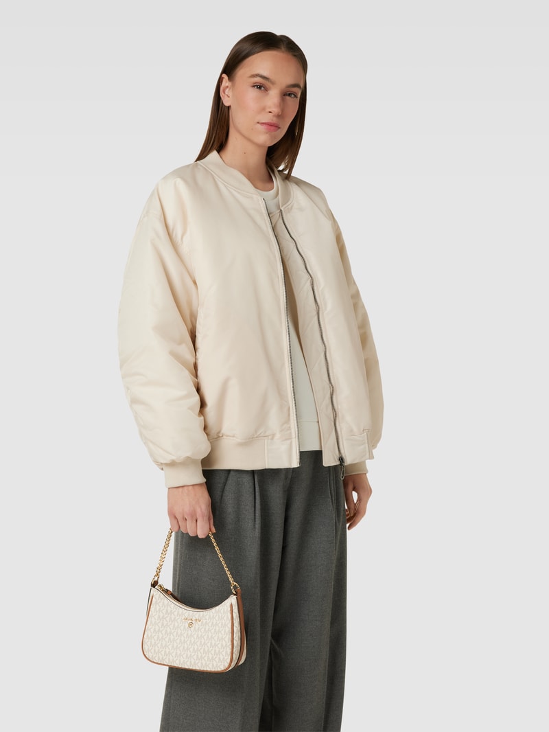 Pochette mit Allover-Logo-Muster Modell 'JET SET CHARM' in offwhite