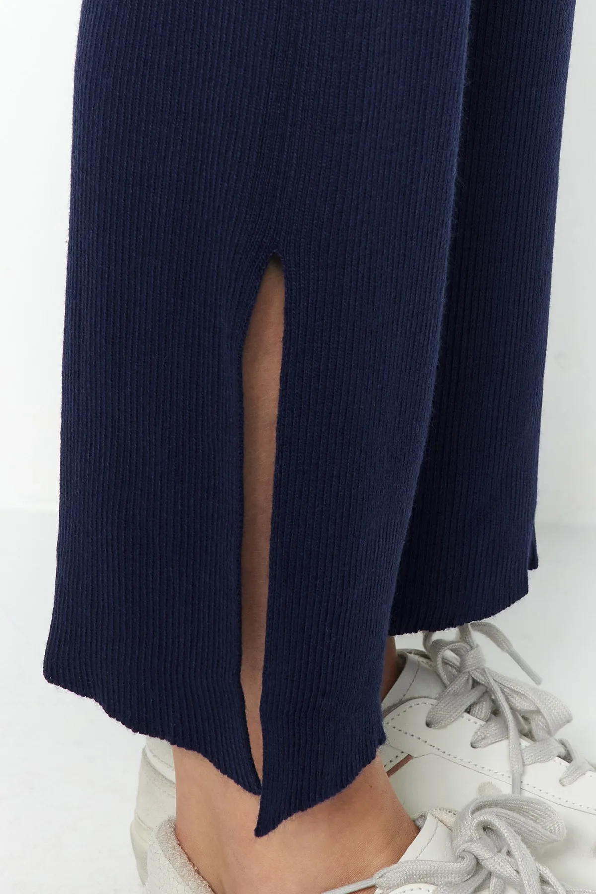Trendyol Collection  Marineblaue, weite Passform, Basic-Hose, Strickoberteil und -unterteil-Set TWOAW22AU0040