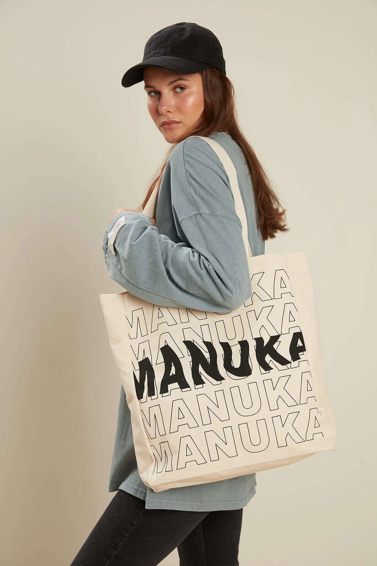 Manuka  Bedruckte Stofftasche mit Seitenfalten – Schwarz