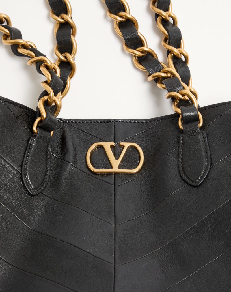 Bolsa de compras pequena Valentino Garavani Laseine em napa com estampa chevron.