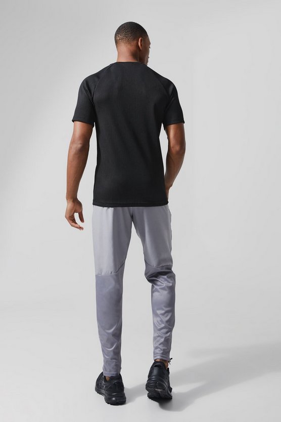 Geripptes Man Active Muscle-Fit Raglan T-Shirt