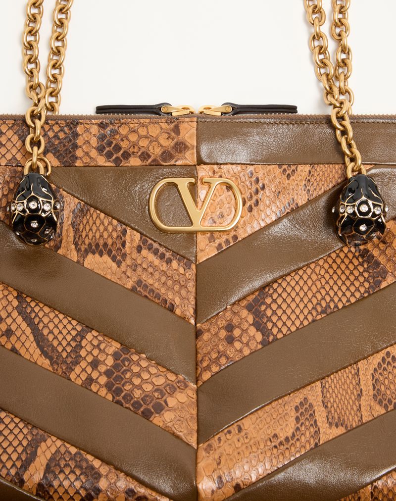 Valentino Garavani Panthea Mellemstor Skuldertaske i Python og Nappa med Chevron-motiv