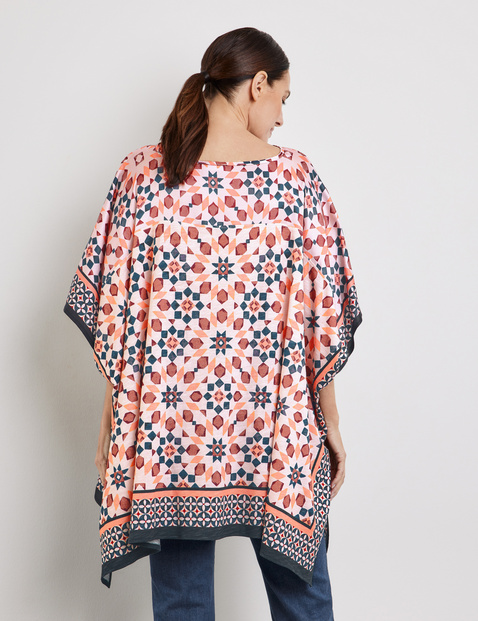 Gemusterter Poncho