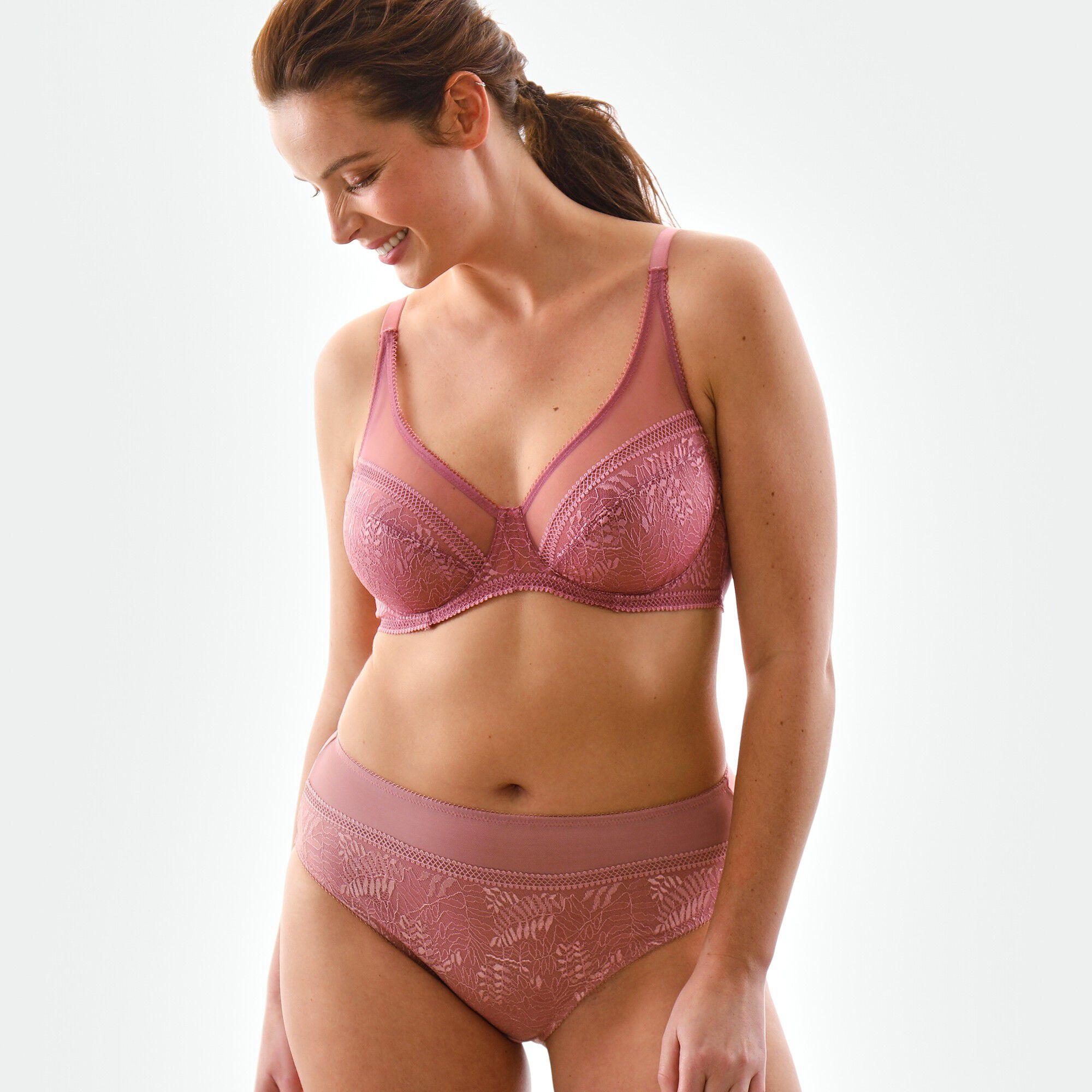 Soutien-gorge minimiseur en tulle et dentelle Camana