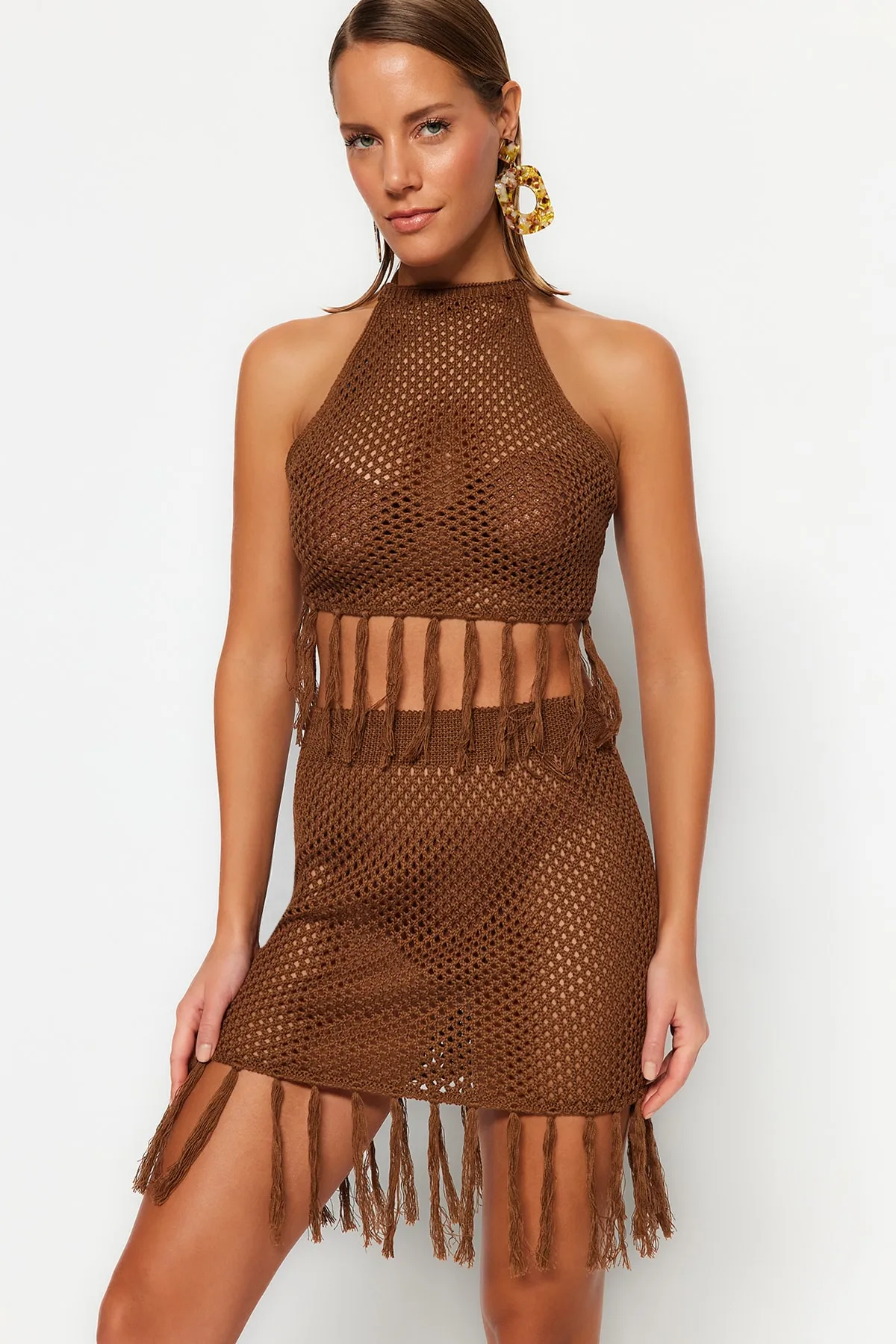 Trendyol Collection  Braunes Strick-Bluse-Rock-Set mit Quasten TBESS23AU00166