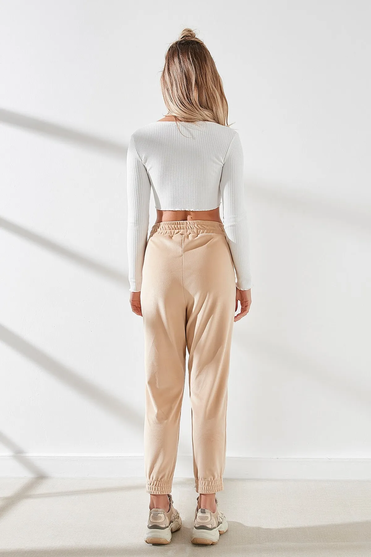 C&City  Damen-Jogginghose aus elastischem Samt 731 Hellbeige