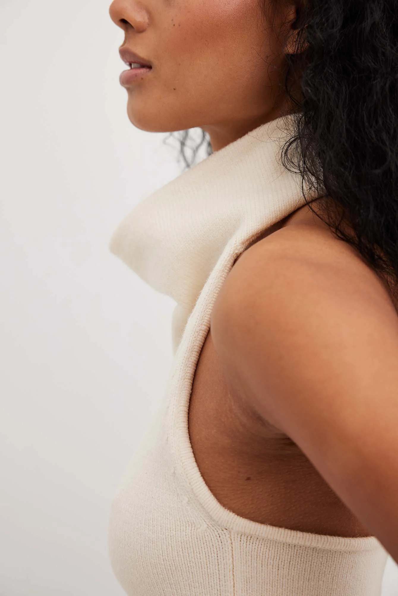 Feingestricktes Neckholder-Top