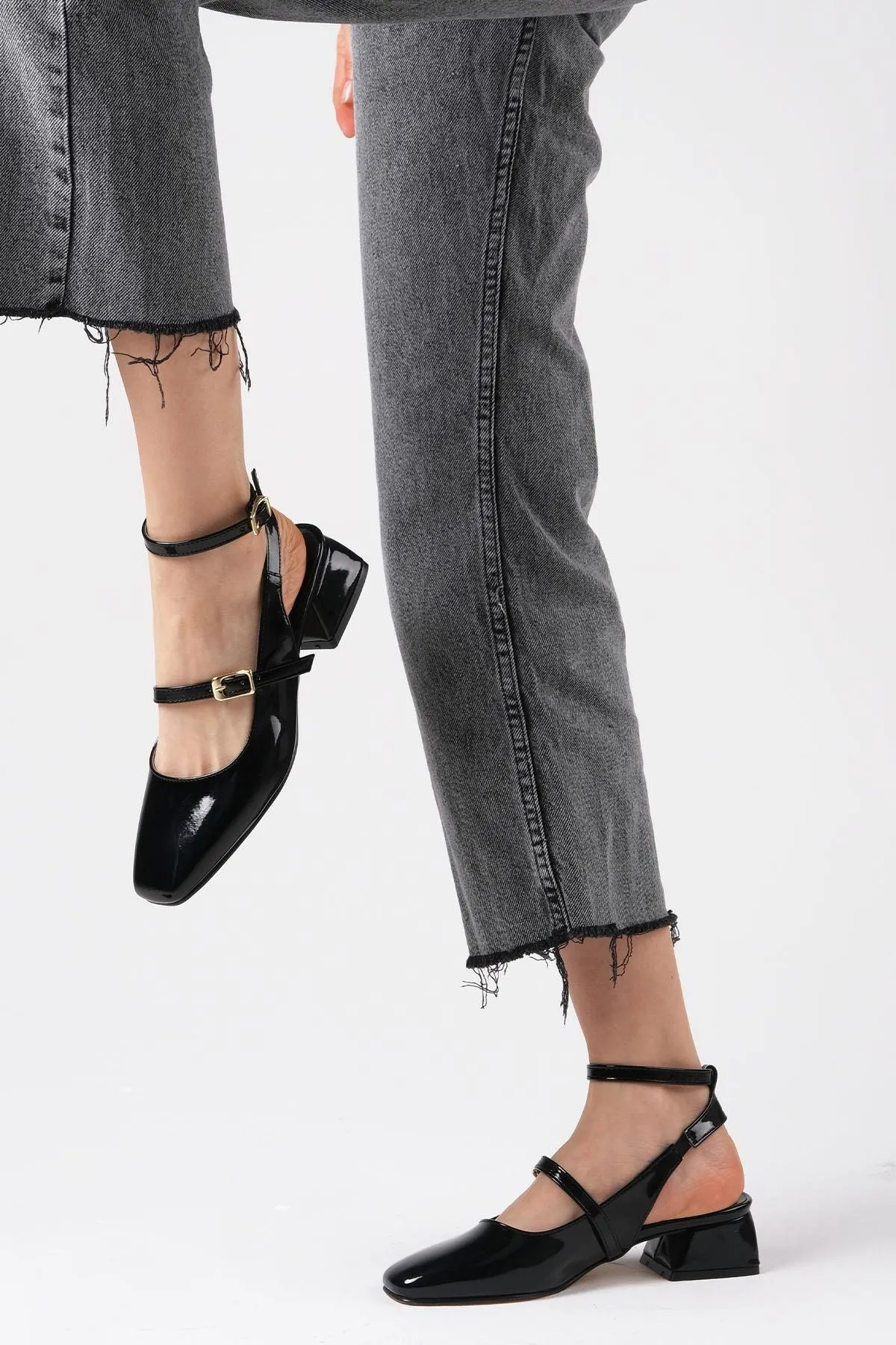 Mio Gusto  Audrey schwarze Lackleder-Damenschuhe mit offenem Rücken und kurzem Absatz